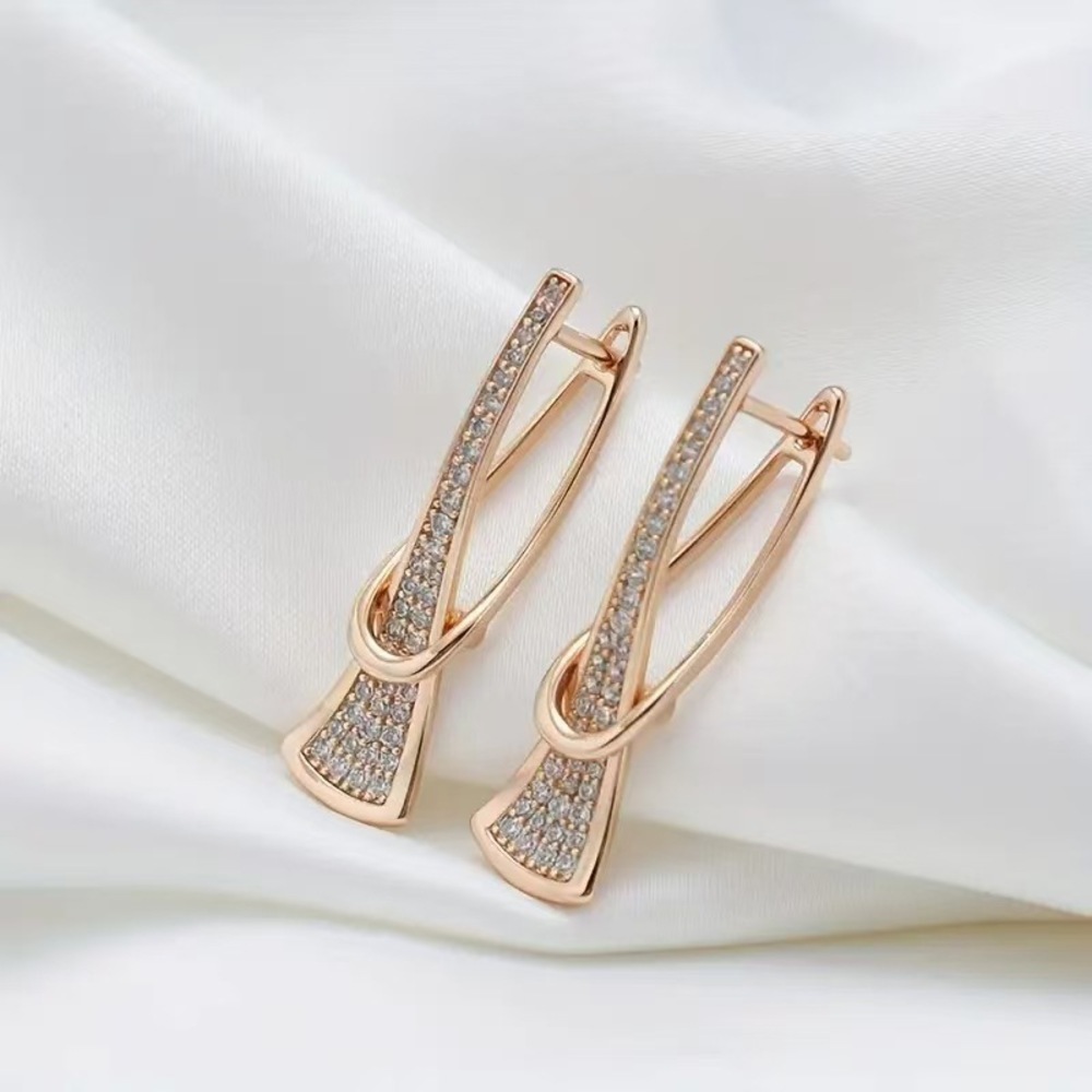 Sleek U-line earrings with a delicate hollowed bar detail. - Picture 4 of 5